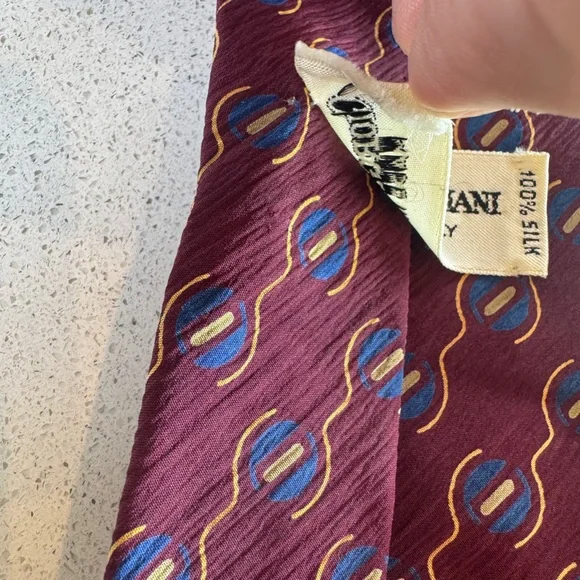 Giorgio Armani 100% Silk Tie Made in Italy Burgundy Geometric Print